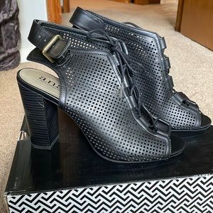 Open toe ankle sandals